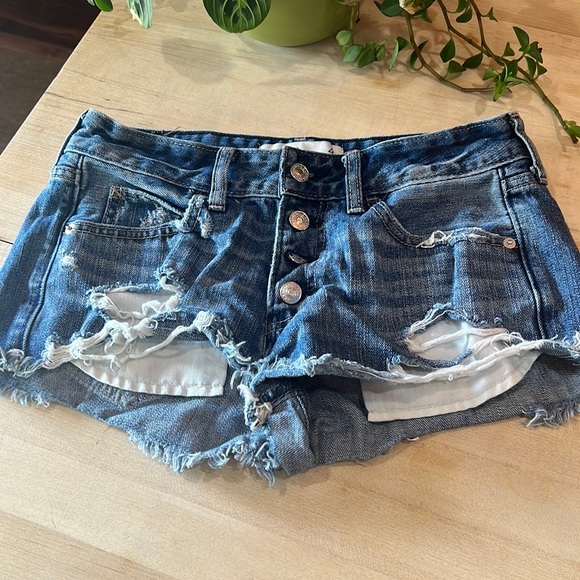 Abercrombie and Fitch low rise jean shorts - Picture 1 of 8